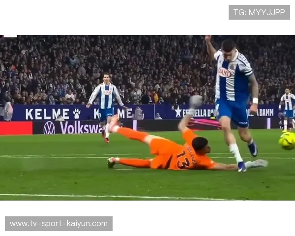 西班牙人主场安装防护网,严防球迷向旧将霍安-加西亚投掷杂物